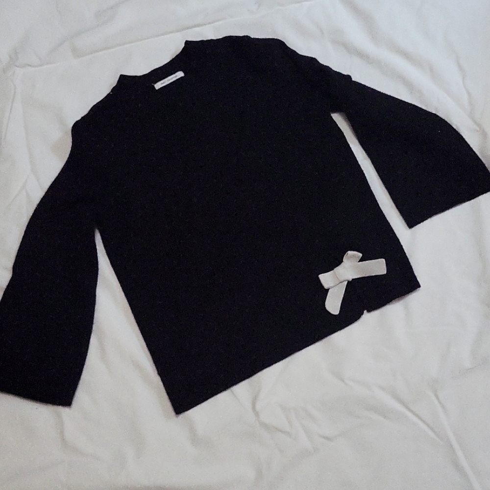 Girl's sweater